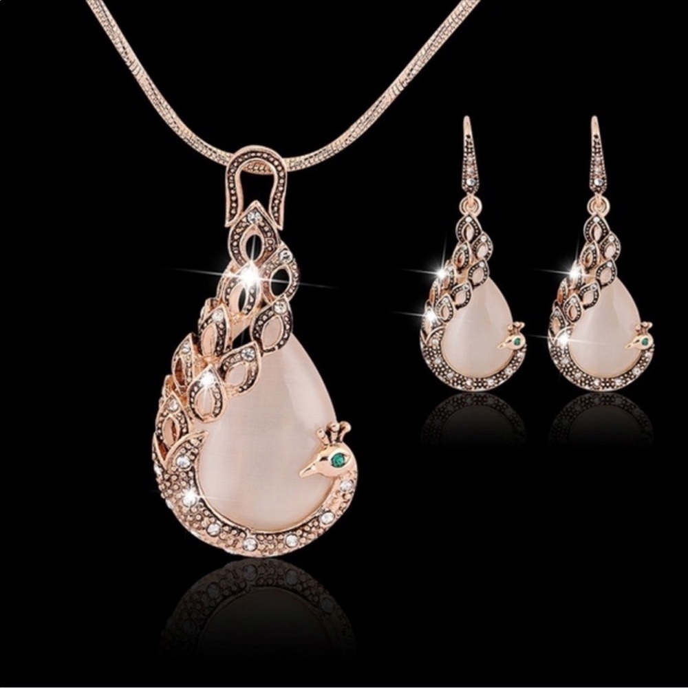 Elegant Silver Jewelry Set for Women